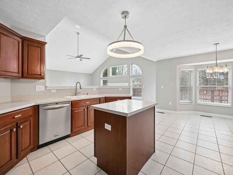 3653 Legend Oaks Drive, Amelia, OH 45102 Photo 12