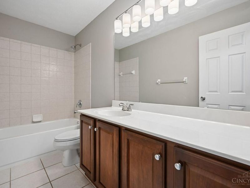 3653 Legend Oaks Drive, Amelia, OH 45102 Photo 16