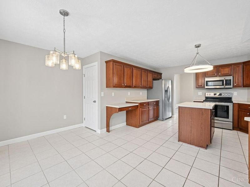 3653 Legend Oaks Drive, Amelia, OH 45102 Photo 9