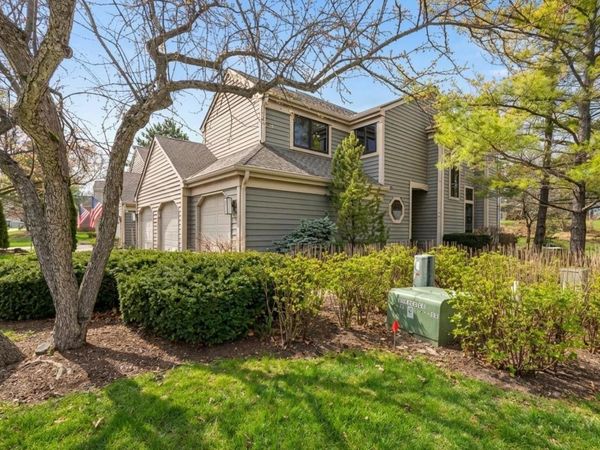 374 White Oak Lane, Unit 1190, Lake Barrington, IL 60010