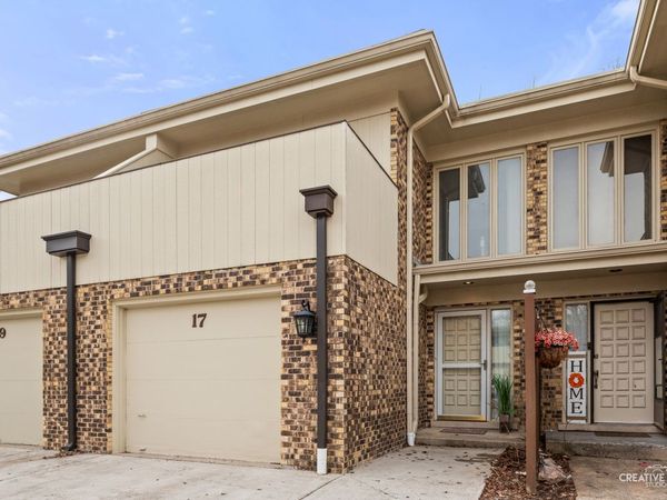 17 Sorrento Drive, Palos Heights, IL 60463