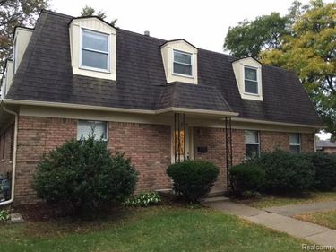 1875 Hollywood E, Grosse Pointe Woods, MI 48236