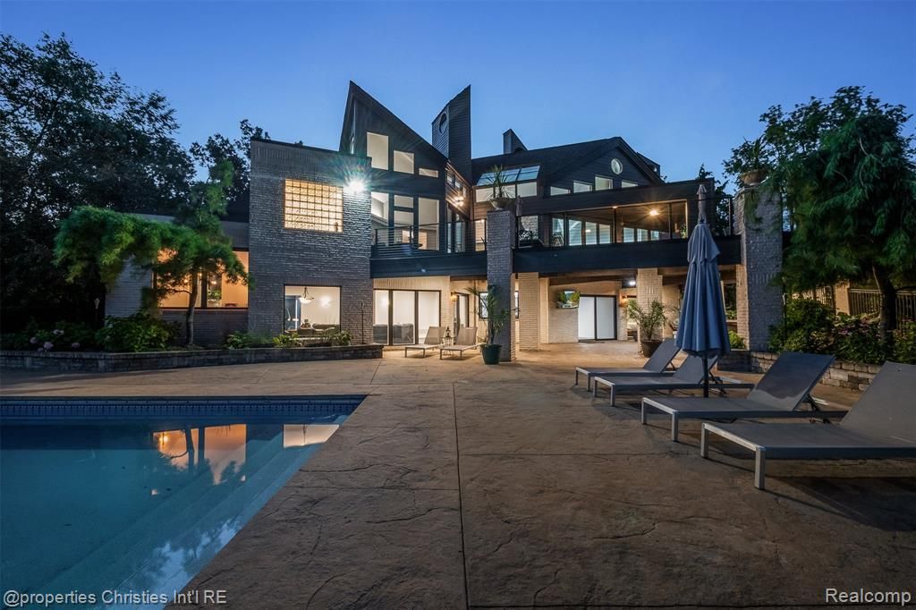 4912 Oakwood Court, Commerce Township, MI 48382 Main Photo