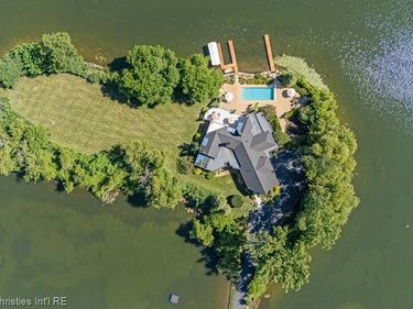 4912 Oakwood Court, Commerce Twp, MI 48382