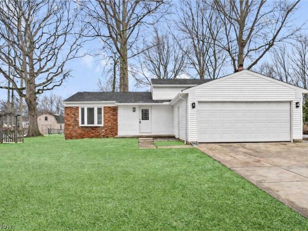 26938 Southwood Lane, Olmsted Twp, OH 44138