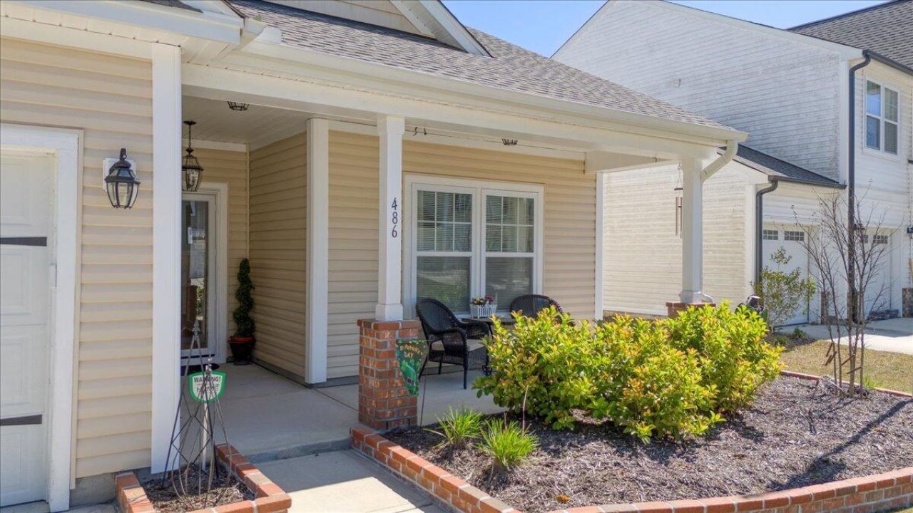 486 Fox Sparrow Court Photo 4