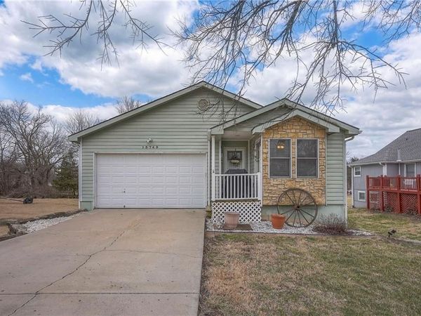 13749 Barber Avenue, Bonner Springs, KS 66012