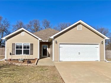 977 SE 380 Road, Knob Noster, MO 65336