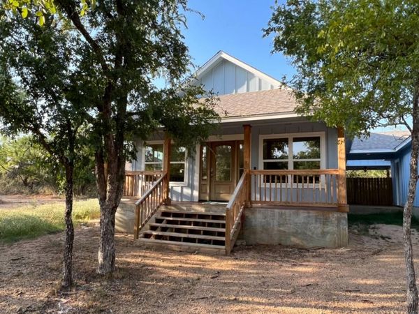 111 E Hickory DR, Granite Shoals, TX 78654