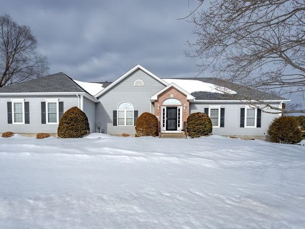 61 Plantation Cir, Westfield, MA 01085