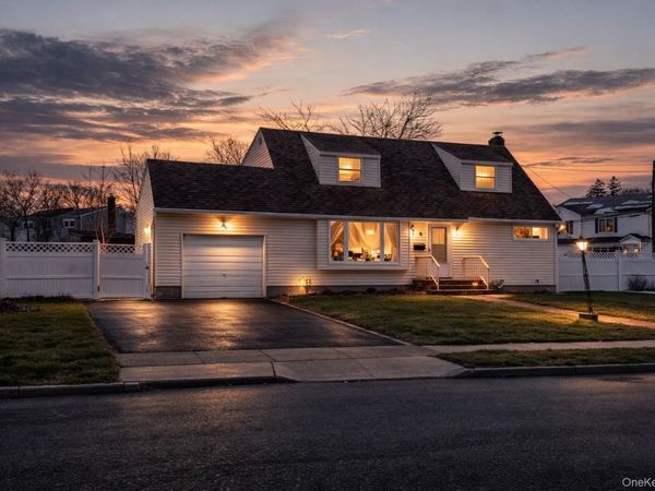 6 Maple Lane, Massapequa Park, NY 11762