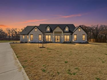 5832 Grey Wolf Court, Fort Worth, TX 76140
