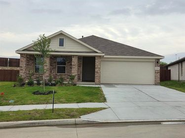 9309 GOLDEN TREE Avenue, Fort Worth, TX 76108