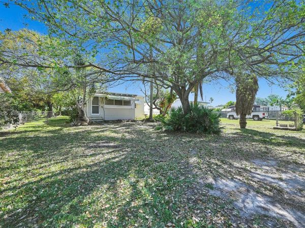 16901 SW 94th Avenue , Palmetto Bay, FL 33157