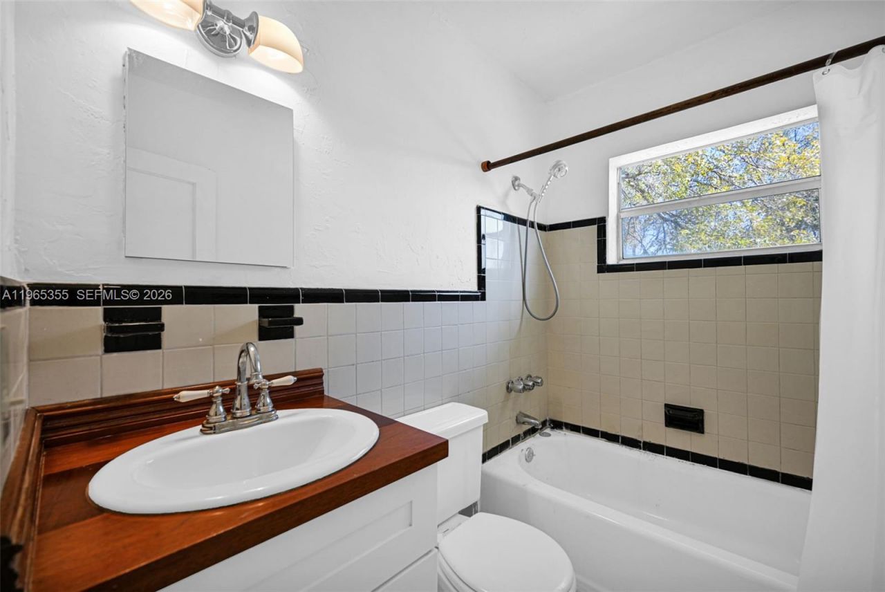 16901 SW 94th Avenue , Palmetto Bay, FL 33157 Photo