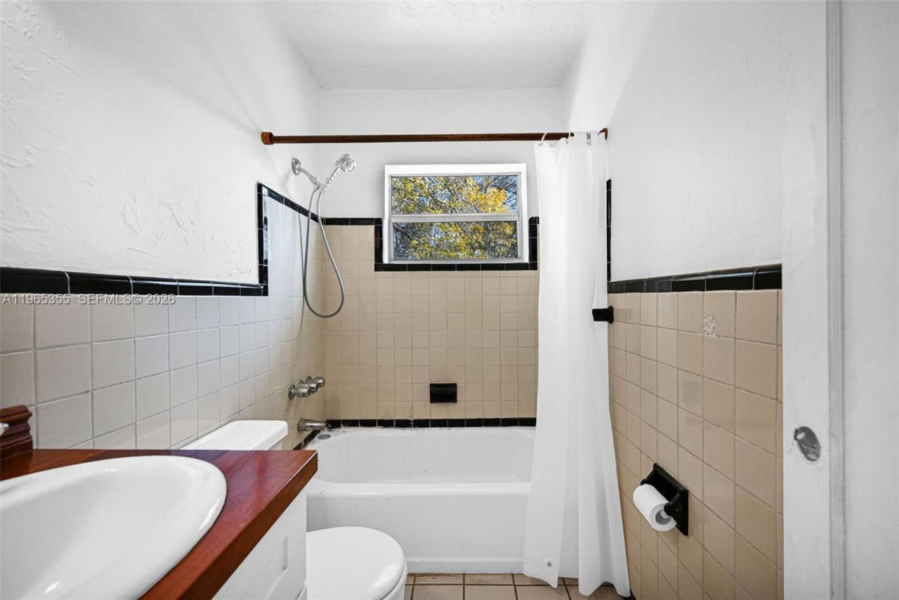 16901 SW 94th Avenue , Palmetto Bay, FL 33157 Photo