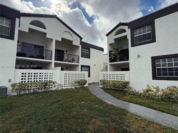 9705 Fontainebleau Blvd, Unit B107, Miami, FL 33172