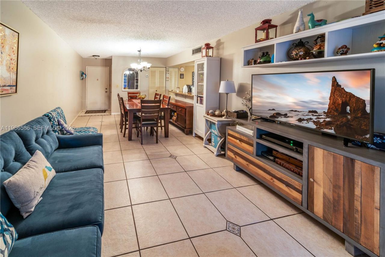 9705 Fontainebleau Blvd, Unit B107, Miami, FL 33172 Photo