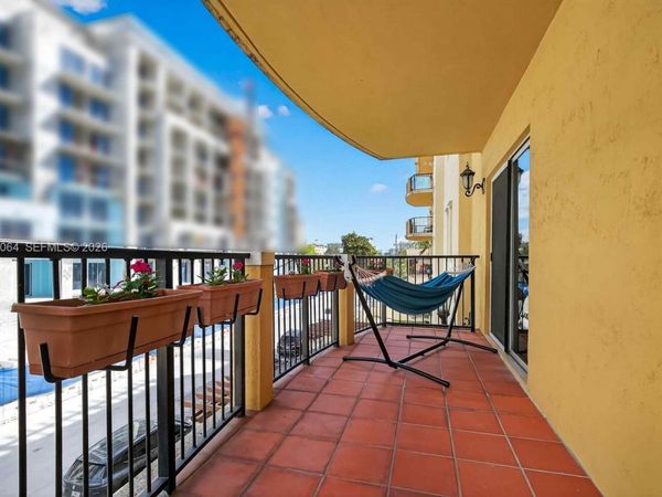 322 Madeira Ave, Unit 304, Coral Gables, FL 33134