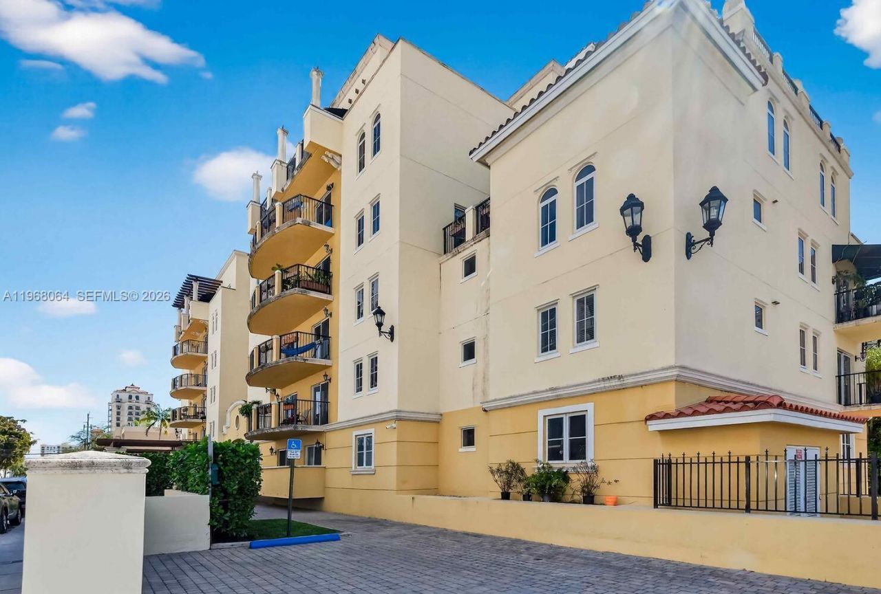 322 Madeira Ave, Unit 304, Coral Gables, FL 33134 Photo