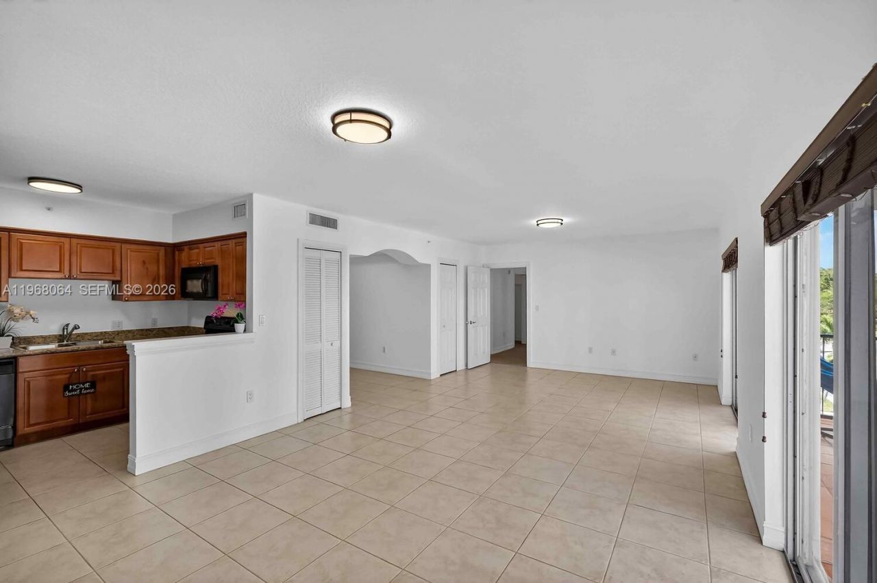 322 Madeira Ave, Unit 304, Coral Gables, FL 33134 Photo