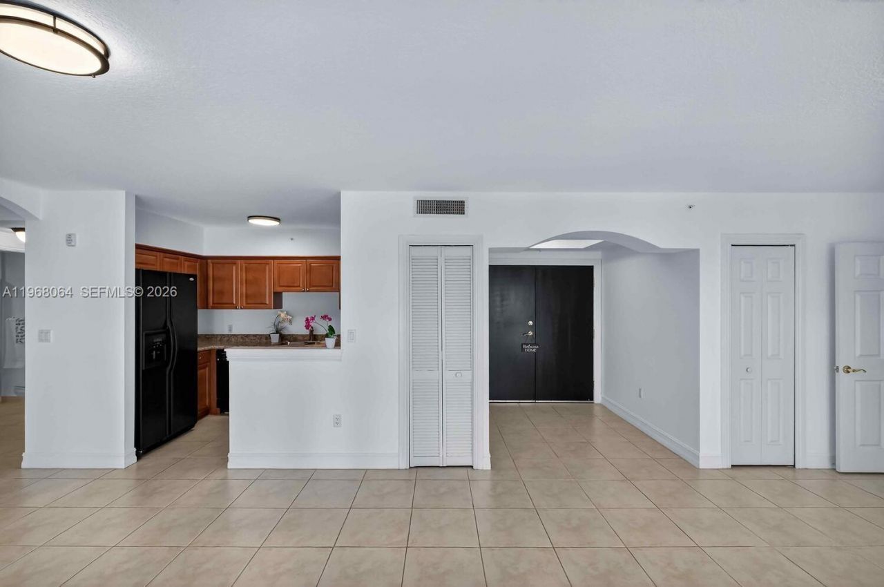 322 Madeira Ave, Unit 304, Coral Gables, FL 33134 Photo