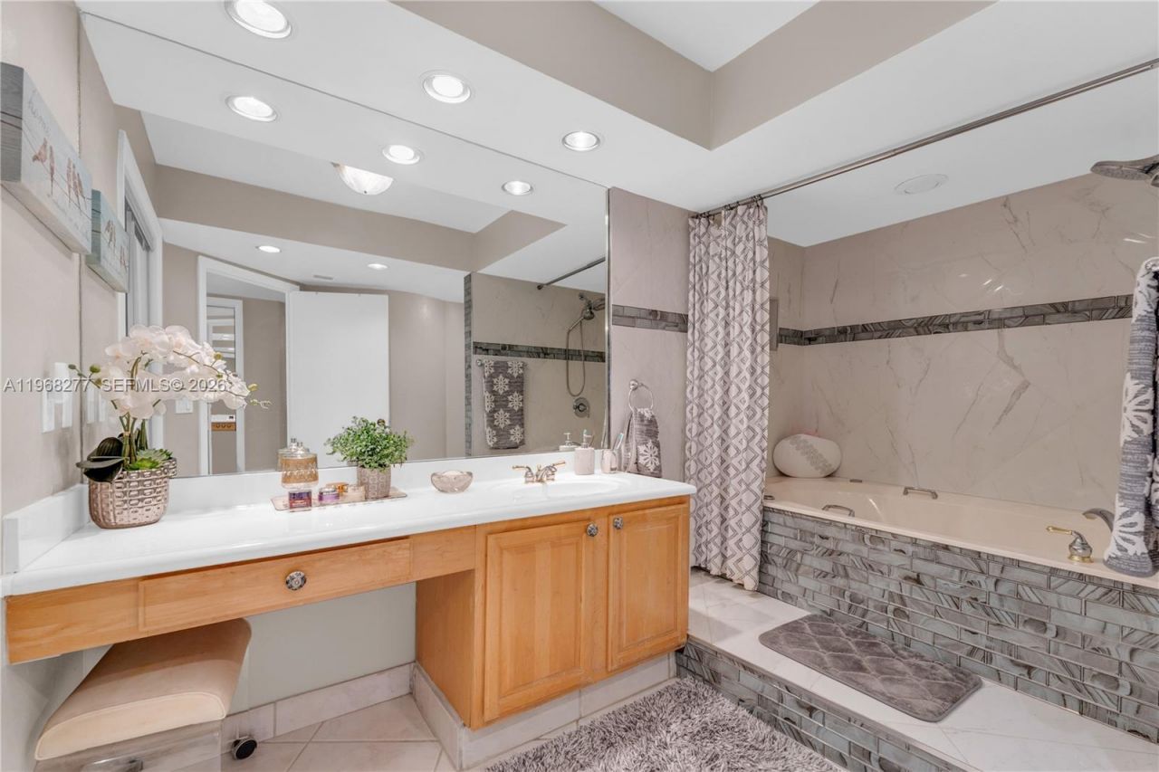 4100 Galt Ocean Dr , Unit 202, Fort Lauderdale, FL 33308 Photo