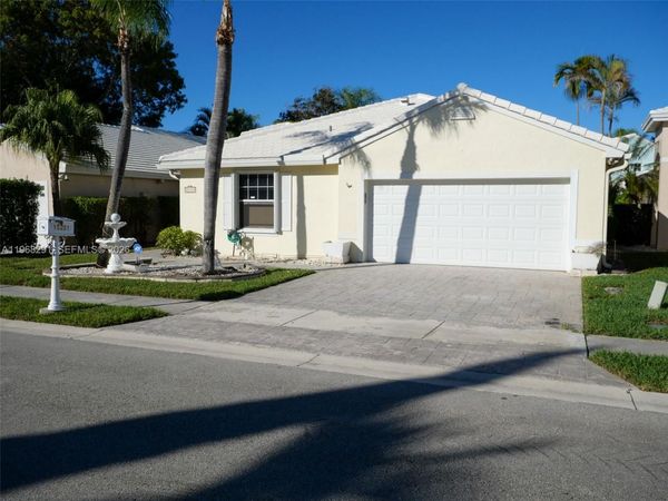 15251 Wilshire Way , Pembroke Pines, FL 33027