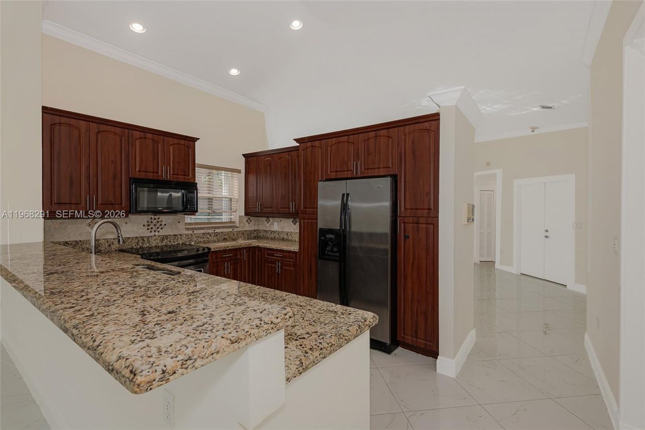 15251 Wilshire Way, Pembroke Pines, FL 33027 Photo