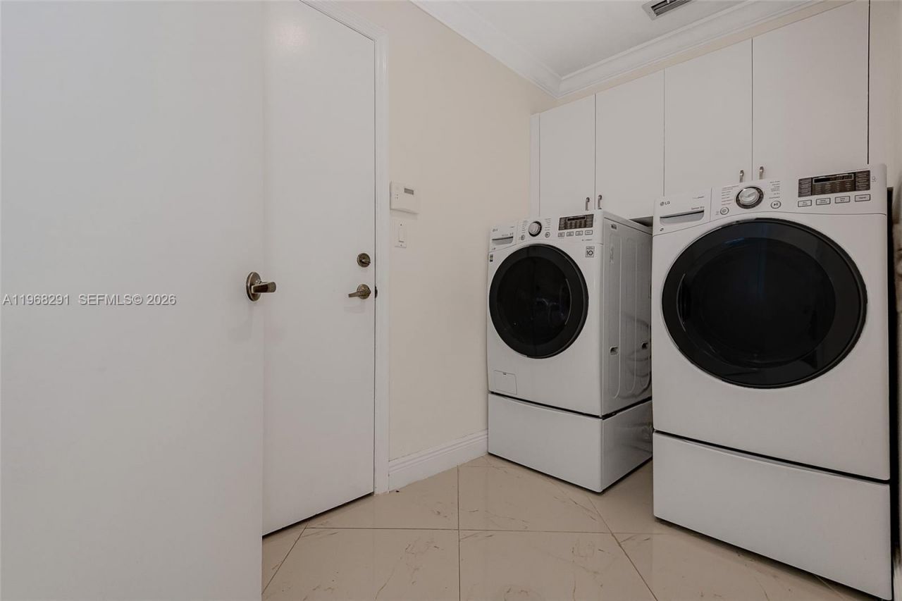 15251 Wilshire Way, Pembroke Pines, FL 33027 Photo