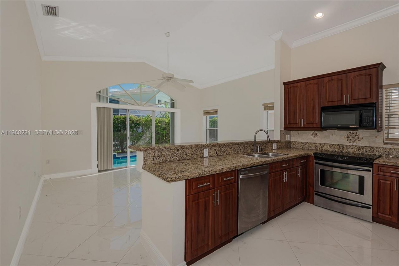 15251 Wilshire Way, Pembroke Pines, FL 33027 Photo