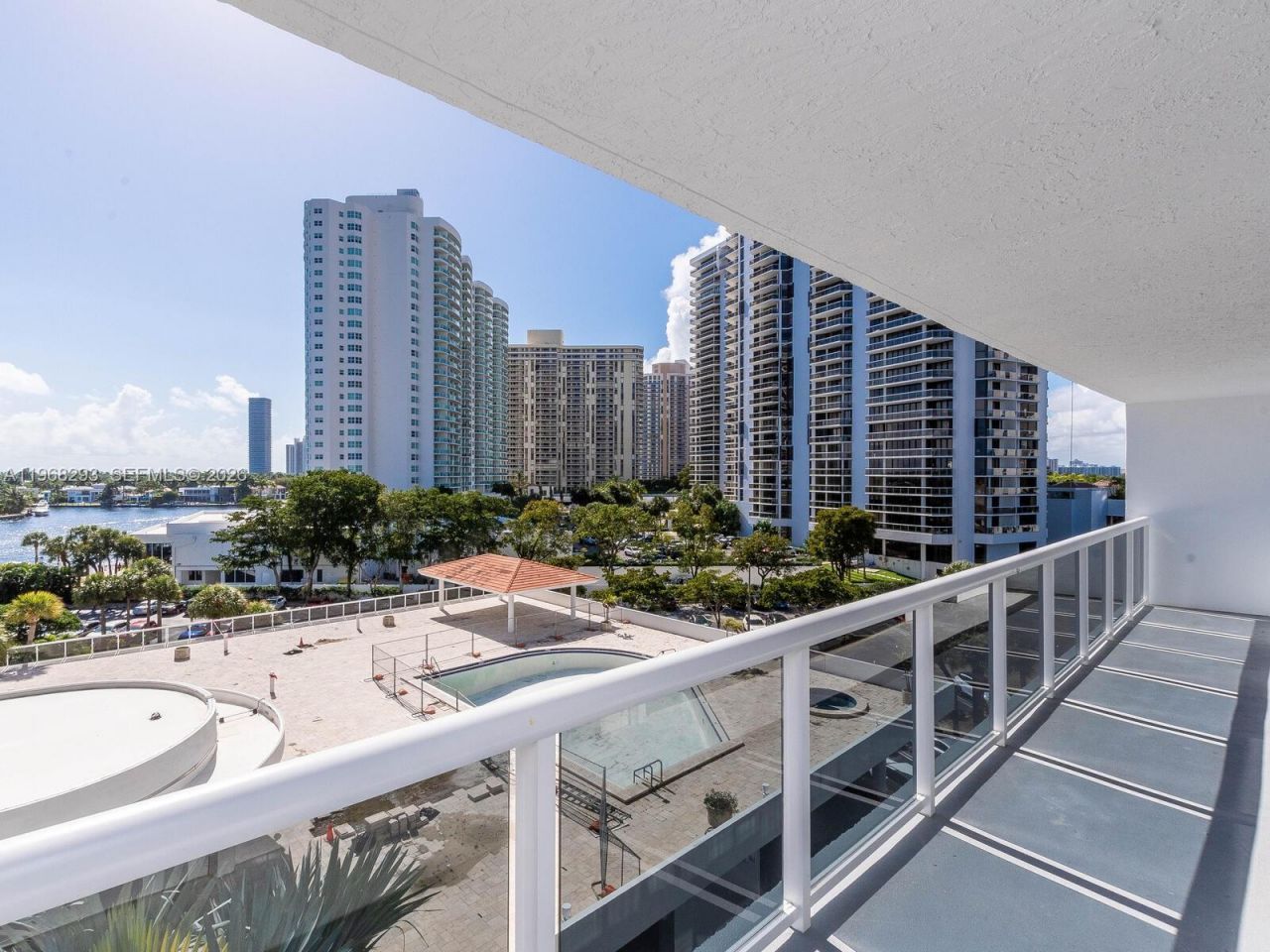 20505 E Country Club Dr , Unit 634, Aventura, FL 33180 Photo