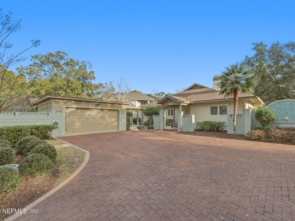 10126 W COURTYARDS Place, Jacksonville, FL 32256