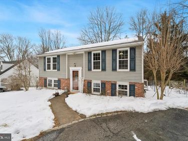 203 KATHERINE LANE, COATESVILLE, PA 19320