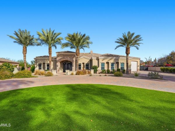 2900 E CLARK Drive, Gilbert, AZ 85297