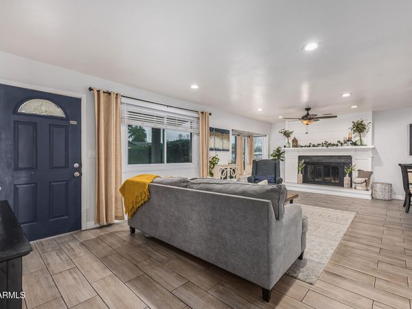 3313 W SURREY Avenue, Phoenix, AZ 85029