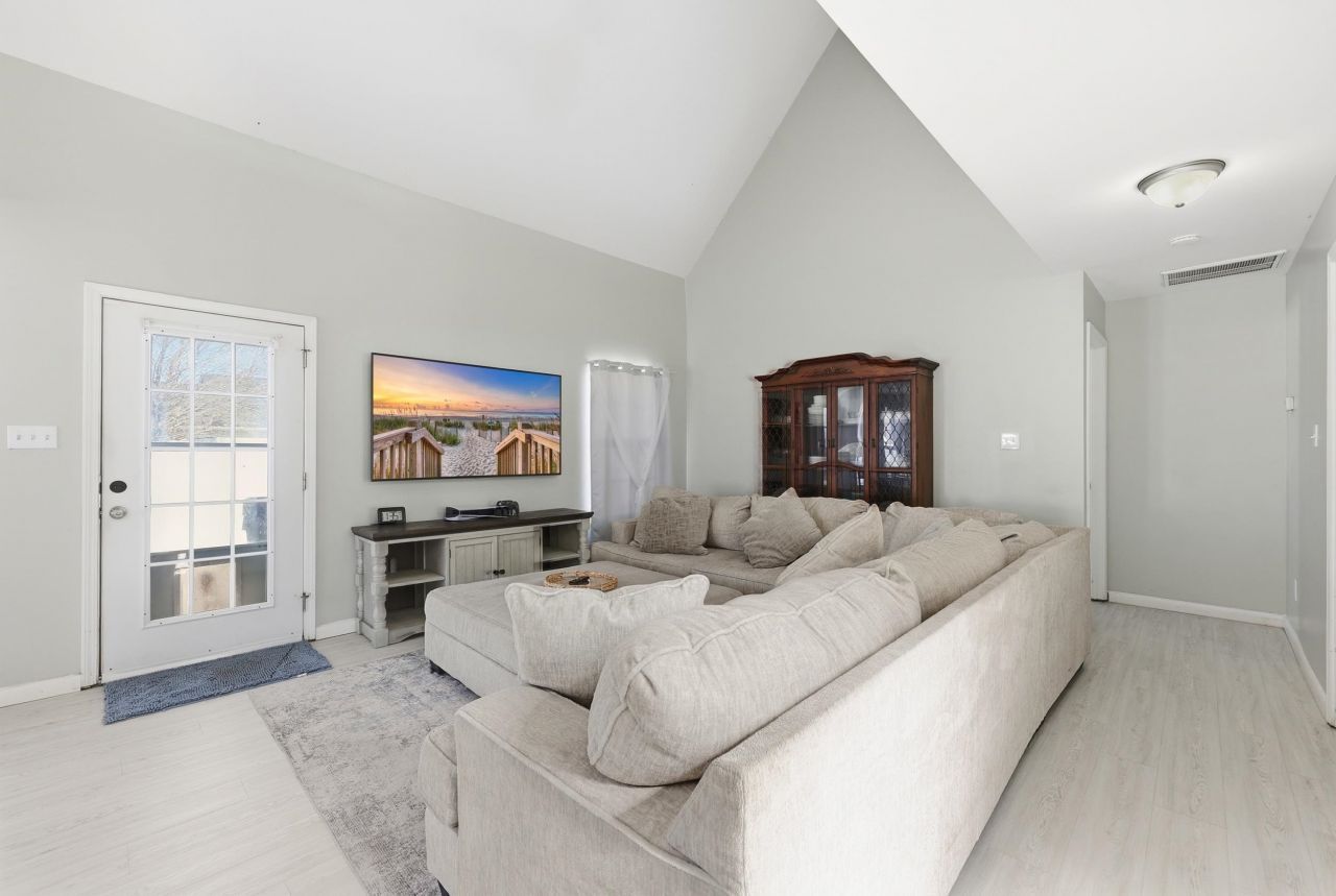 404 Coco Plum Ct. Photo 7