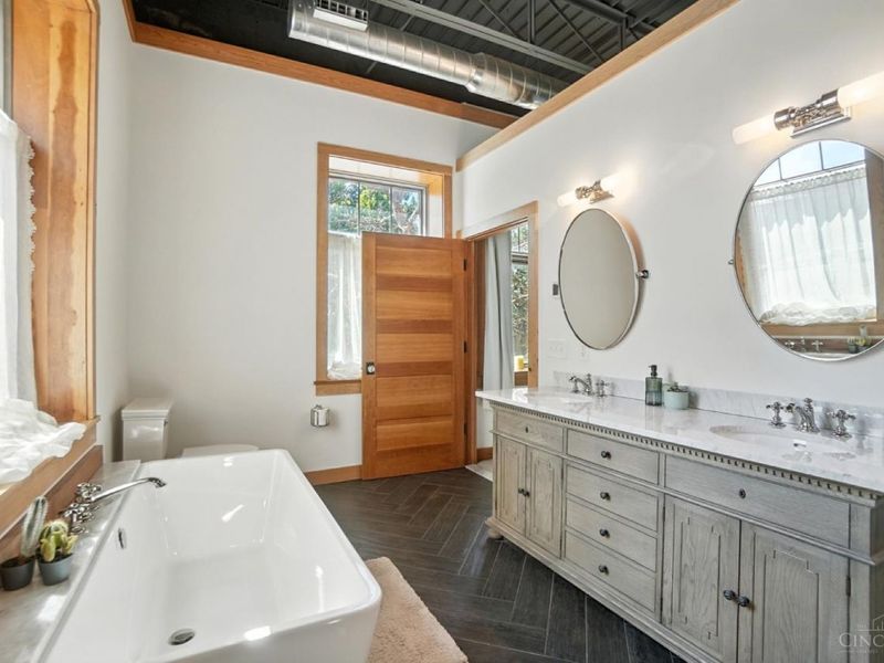 1628 Central Parkway, Cincinnati, OH 45202 Photo 29