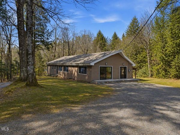 10 Fox Trail Run, Bolton Landing, NY 12814