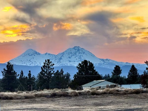 3843 NE Oakside Loop, Bend, OR 97701