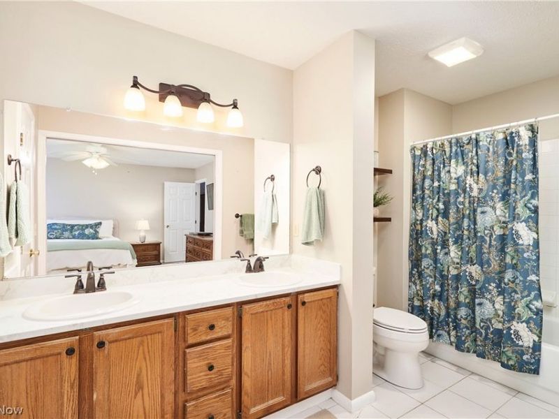 800 Hampton Circle, Unit 6, Aurora, OH 44202 Photo 14