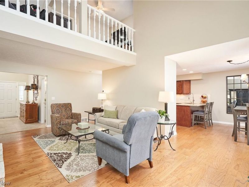 800 Hampton Circle, Unit 6, Aurora, OH 44202 Photo 2