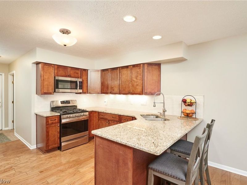 800 Hampton Circle, Unit 6, Aurora, OH 44202 Photo 5