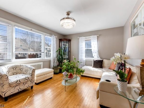 95 William Pl, Totowa, NJ 07512