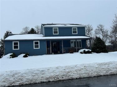 7799 Bainbridge Drive, Liverpool, NY 13090