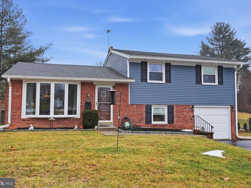 327 Netherington Drive, Broomall, PA 19008 Main Photo