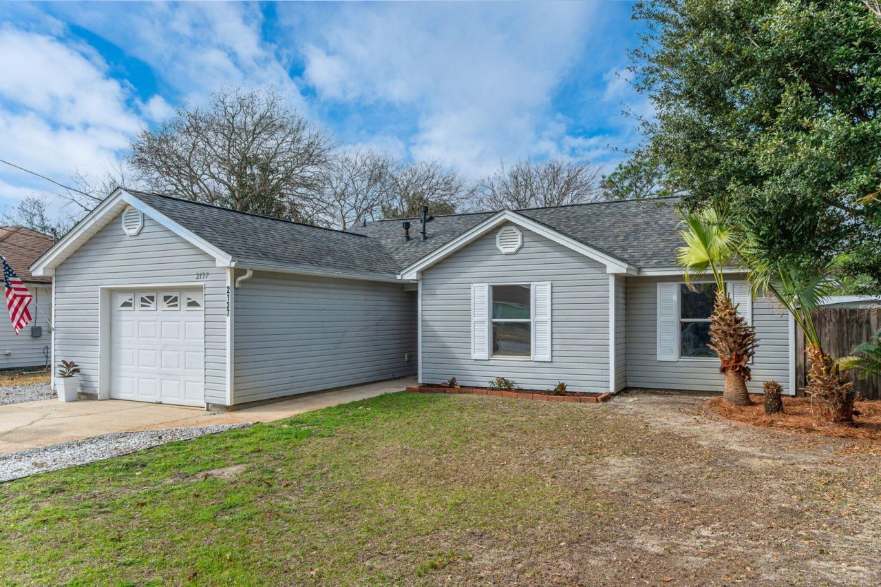 2137 Estates Circle, Navarre, FL 32566 Main Photo