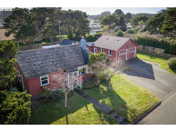 685 10TH SW ST, Bandon, OR 97411