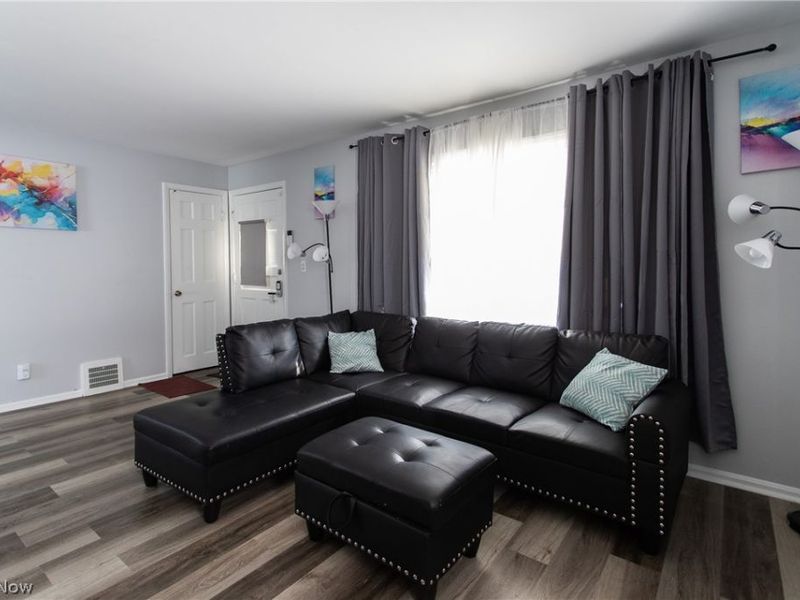 12307 Shady Oak Boulevard, Cleveland, OH 44125 Photo 2