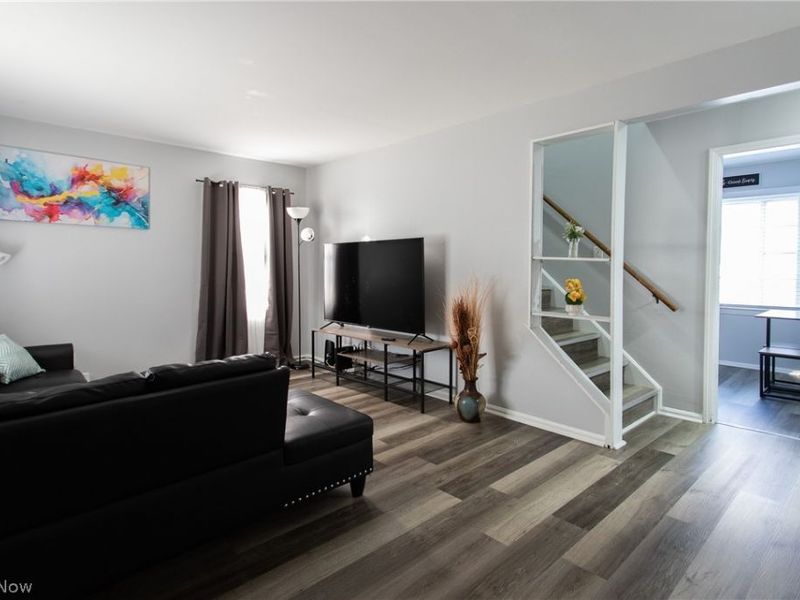 12307 Shady Oak Boulevard, Cleveland, OH 44125 Photo 3